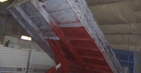 Dump bed during priming